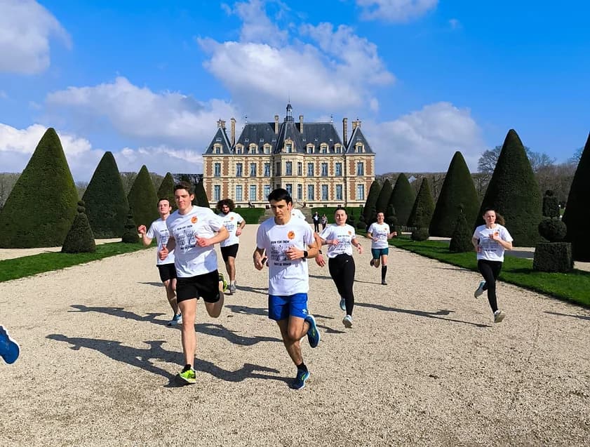 La run for them - image