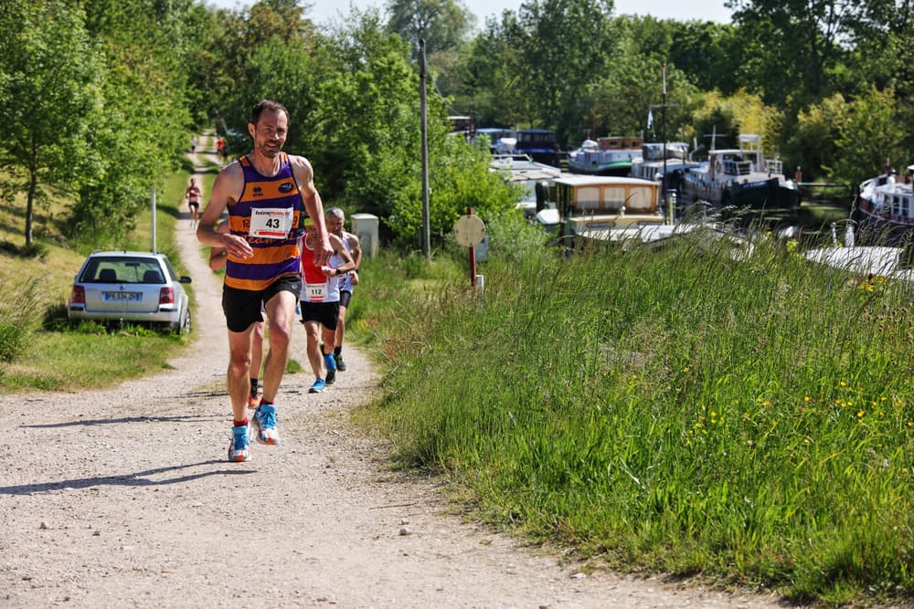 Courir au fil de l'eau - image