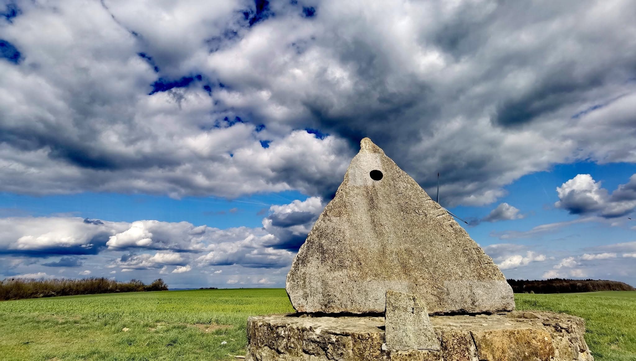 Course des menhirs de l'europe - image