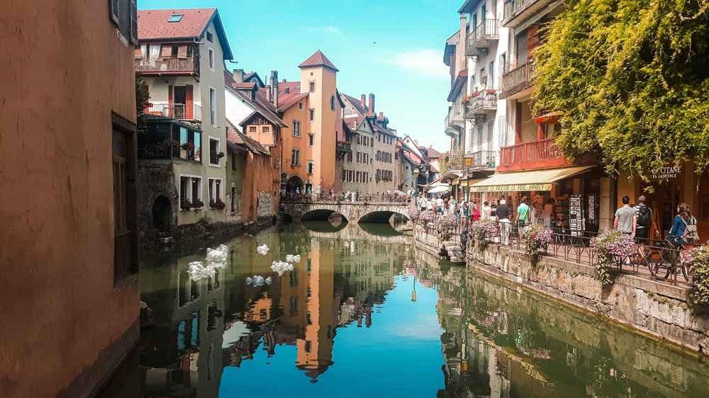 En courant sur les Balcons du lac d'Annecy - image